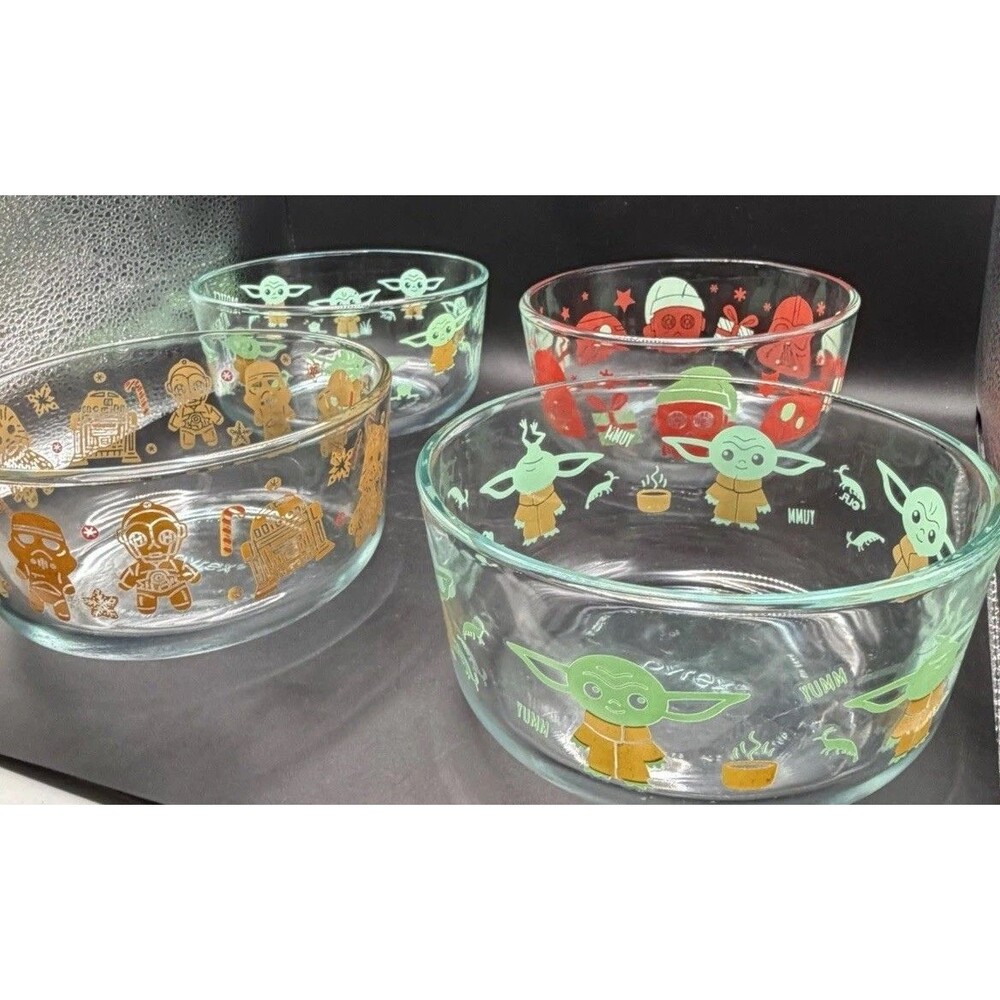Pyrex 7201 (4-cup / 1-quart) Star Wars Holiday storage bowls
